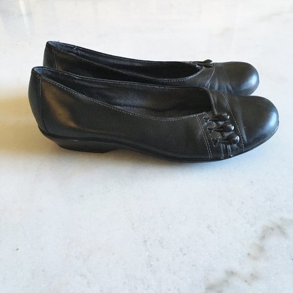 Worn once! Like new Clarks women's black leather flats shoes, great support - Picture 4 of 10